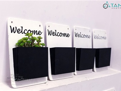 Hộp thư treo cửa phòng Homestay có bảng đen viết phấn